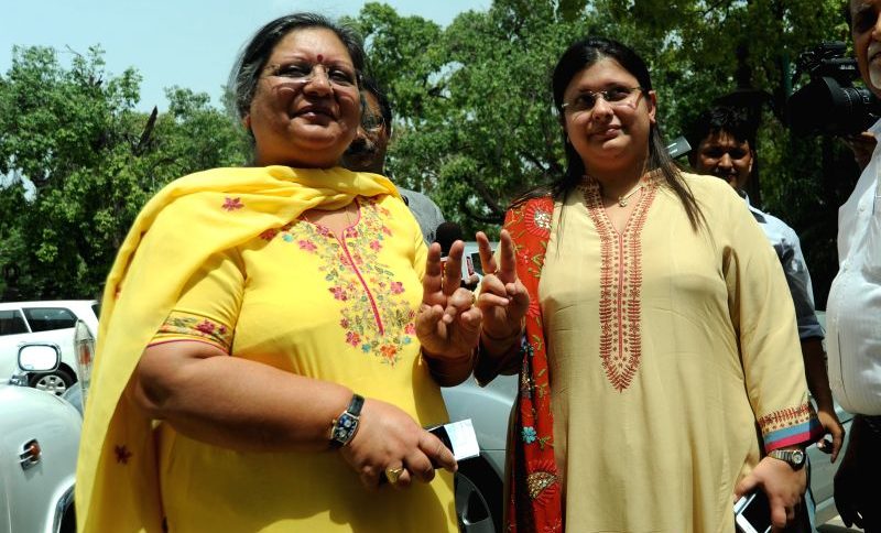 wife & daughter of arun jaitley